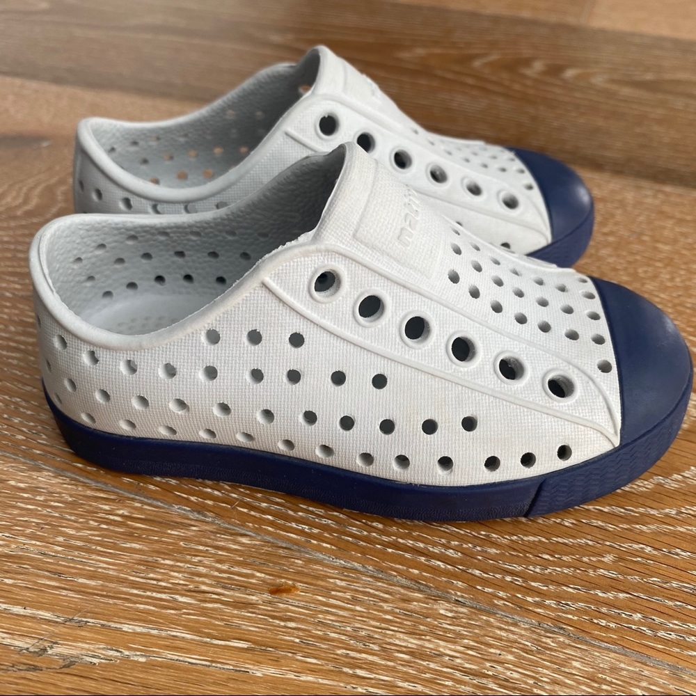 Native Shoes Jefferson. Mist Gray / Ragatta Blue